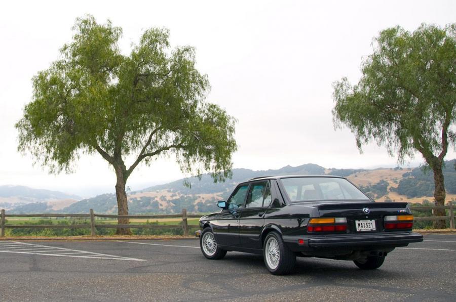  BMW M5 1988 года  (фото 42 из 47)